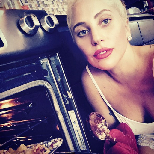 Lady Gaga i köket. Lady Gaga i köket.